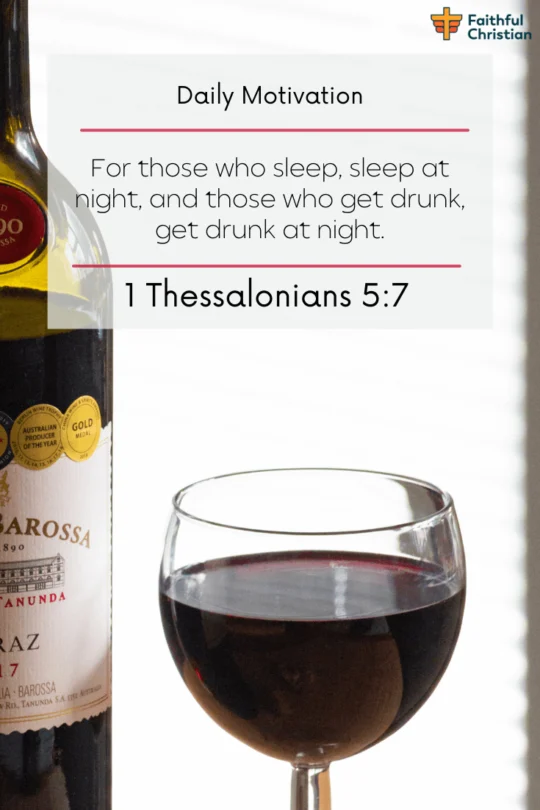 Versículos de la Biblia sobre beber vino o alcohol (Escrituras poderosas)
