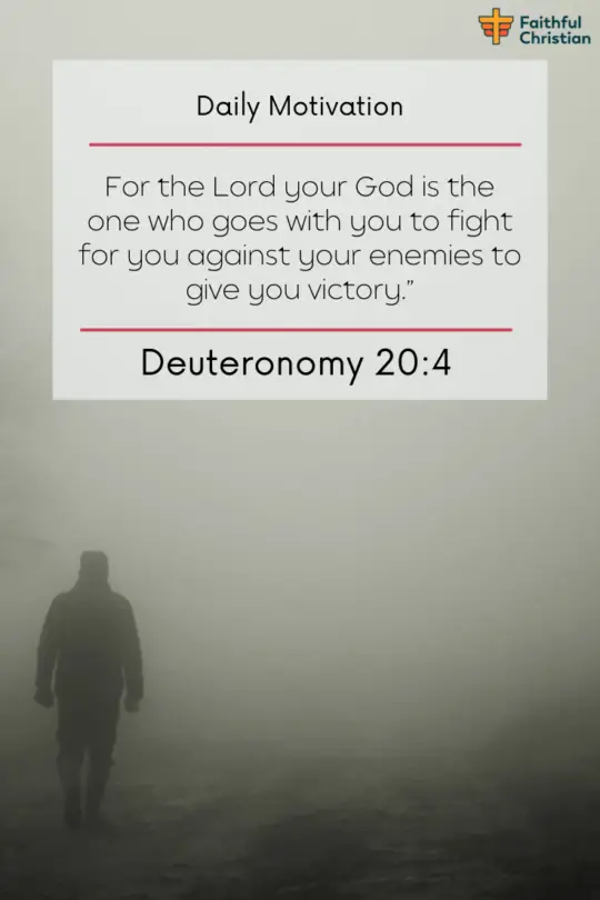 Más de 30 versículos bíblicos sobre Dios peleando batallas (MAL y enemigos)